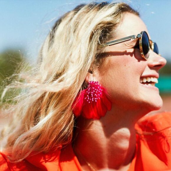 Mignonne Gavigan Mini Delaney Feather Earrings - Picture 4 of 4